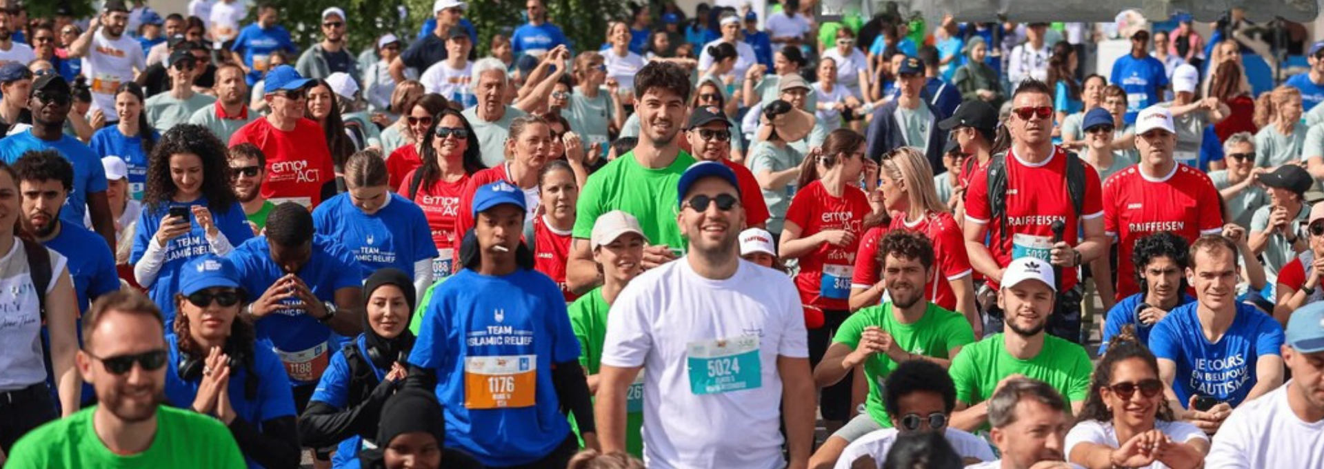 Photographie avec les participants de la course Race for Gift 2025